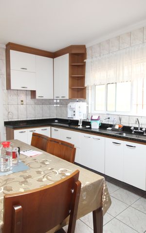 Casa para alugar com 146m², 4 quartos e 2 vagasCozinha