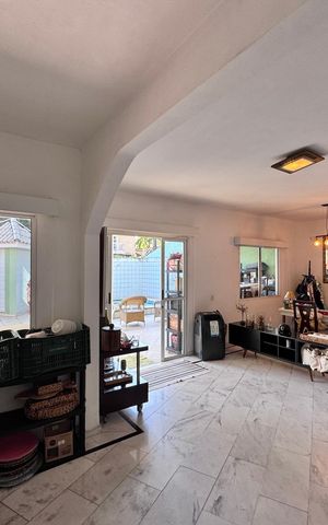 Casa de condomínio à venda com 190m², 3 quartos e 2 vagas Casa de condomínio à venda com 190m², 3 quartos e 2 vagasSala