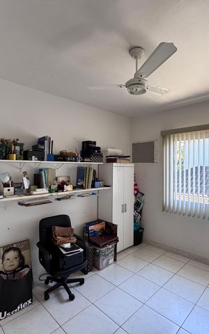 Casa de condomínio à venda com 190m², 3 quartos e 2 vagas Casa de condomínio à venda com 190m², 3 quartos e 2 vagasQuarto