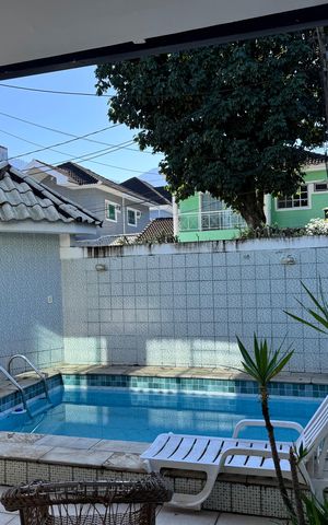 Casa de condomínio à venda com 190m², 3 quartos e 2 vagas Casa de condomínio à venda com 190m², 3 quartos e 2 vagasÁrea externa