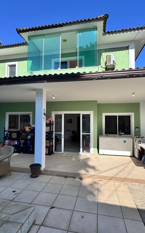 Casa de condomínio à venda com 190m², 3 quartos e 2 vagas Casa de condomínio à venda com 190m², 3 quartos e 2 vagasÁrea externa