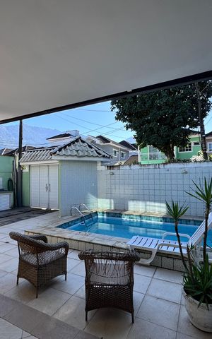 Casa de condomínio à venda com 190m², 3 quartos e 2 vagas Casa de condomínio à venda com 190m², 3 quartos e 2 vagasÁrea externa