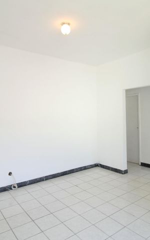 Apartamento para alugar com 73m², 2 quartos e sem vagaSala
