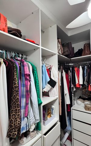 Apartamento para alugar com 235m², 3 quartos e 2 vagas Apartamento para alugar com 235m², 3 quartos e 2 vagasCloset da Suíte 1
