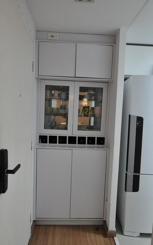 Apartamento à venda com 64m², 2 quartos e 1 vagaHall - Armários