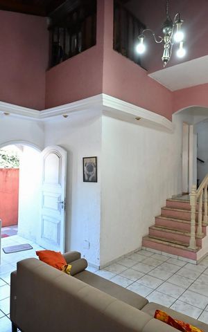 Casa à venda com 224m², 3 quartos e 6 vagasSala