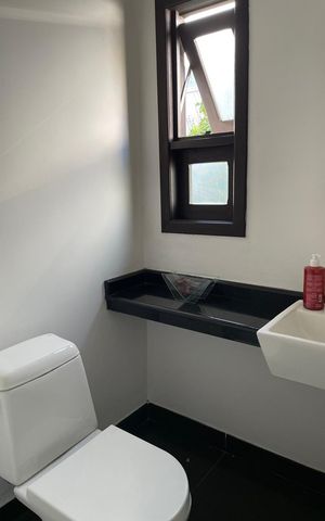 Casa para alugar com 300m², 3 quartos e 3 vagas Casa para alugar com 300m², 3 quartos e 3 vagasBanheiro 1