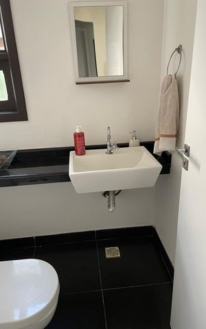 Casa para alugar com 300m², 3 quartos e 3 vagas Casa para alugar com 300m², 3 quartos e 3 vagasBanheiro 1