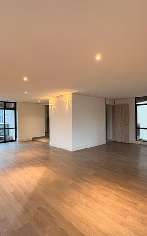 Apartamento à venda com 305m², 4 quartos e 4 vagas Apartamento à venda com 305m², 4 quartos e 4 vagasSala