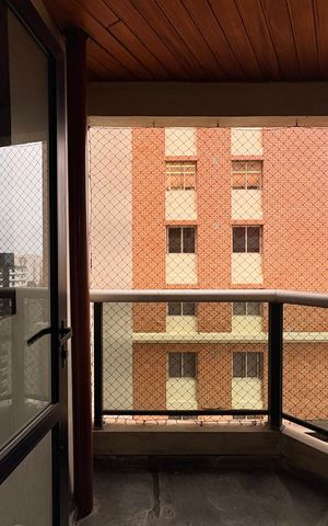 Apartamento à venda com 305m², 4 quartos e 4 vagas Apartamento à venda com 305m², 4 quartos e 4 vagasSacada da cozinha