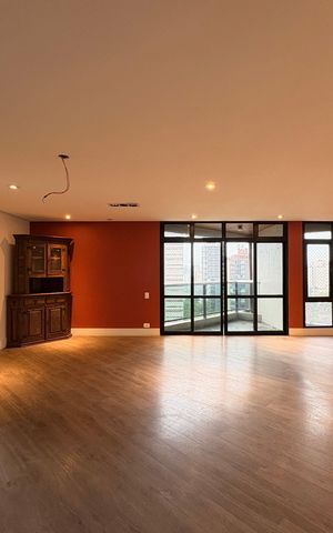 Apartamento à venda com 305m², 4 quartos e 4 vagas Apartamento à venda com 305m², 4 quartos e 4 vagasSala