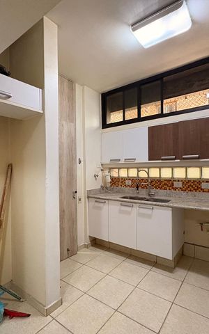 Apartamento à venda com 305m², 4 quartos e 4 vagas Apartamento à venda com 305m², 4 quartos e 4 vagasCozinha