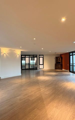 Apartamento à venda com 305m², 4 quartos e 4 vagas Apartamento à venda com 305m², 4 quartos e 4 vagasSala