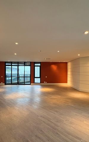 Apartamento à venda com 305m², 4 quartos e 4 vagas Apartamento à venda com 305m², 4 quartos e 4 vagasSala