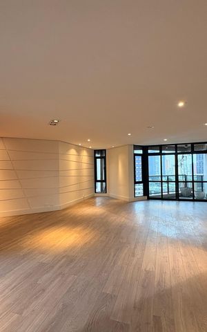 Apartamento à venda com 305m², 4 quartos e 4 vagas Apartamento à venda com 305m², 4 quartos e 4 vagasSala