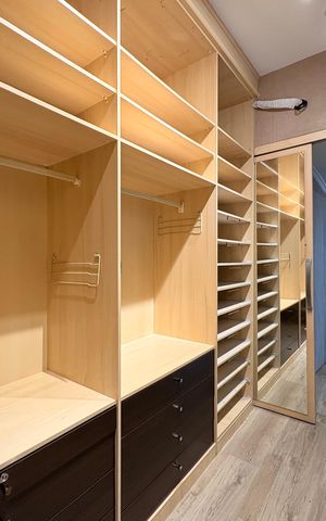 Apartamento à venda com 305m², 4 quartos e 4 vagas Apartamento à venda com 305m², 4 quartos e 4 vagasCloset Suíte 2