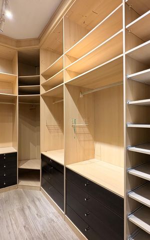 Apartamento à venda com 305m², 4 quartos e 4 vagas Apartamento à venda com 305m², 4 quartos e 4 vagasCloset Suíte 2