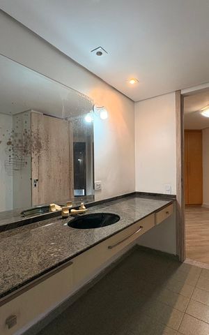Apartamento à venda com 305m², 4 quartos e 4 vagas Apartamento à venda com 305m², 4 quartos e 4 vagasBanheiro suíte 1