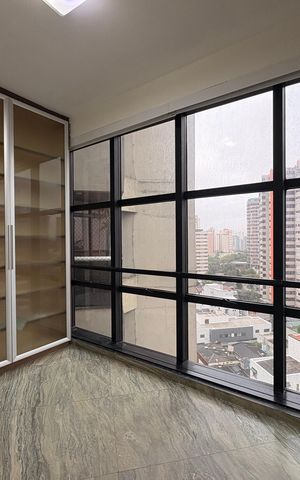 Apartamento à venda com 305m², 4 quartos e 4 vagas Apartamento à venda com 305m², 4 quartos e 4 vagasEscritório