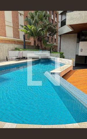 Apartamento à venda com 305m², 4 quartos e 4 vagas Apartamento à venda com 305m², 4 quartos e 4 vagasÁrea comum - Piscina
