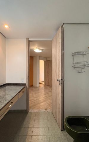 Apartamento à venda com 305m², 4 quartos e 4 vagas Apartamento à venda com 305m², 4 quartos e 4 vagasBanheiro suíte 1