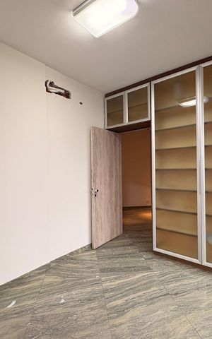 Apartamento à venda com 305m², 4 quartos e 4 vagas Apartamento à venda com 305m², 4 quartos e 4 vagasEscritório