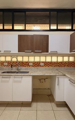 Apartamento à venda com 305m², 4 quartos e 4 vagas Apartamento à venda com 305m², 4 quartos e 4 vagasCozinha