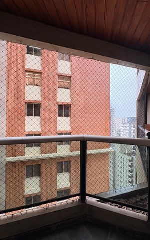 Apartamento à venda com 305m², 4 quartos e 4 vagas Apartamento à venda com 305m², 4 quartos e 4 vagasSacada da cozinha