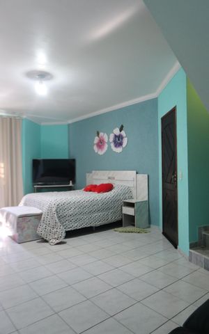 Casa à venda com 63m², 2 quartos e 2 vagasSala e Quarto