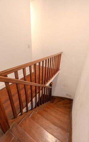 Casa para alugar com 180m², 4 quartos e 1 vaga Casa para alugar com 180m², 4 quartos e 1 vagaEscada