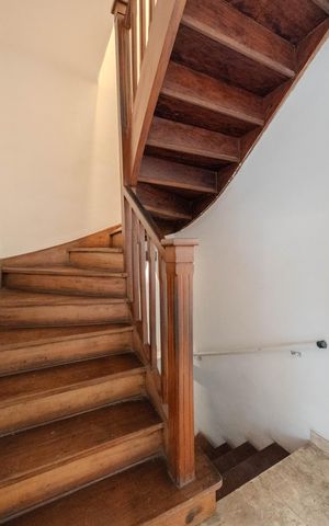 Casa para alugar com 180m², 4 quartos e 1 vaga Casa para alugar com 180m², 4 quartos e 1 vagaEscada