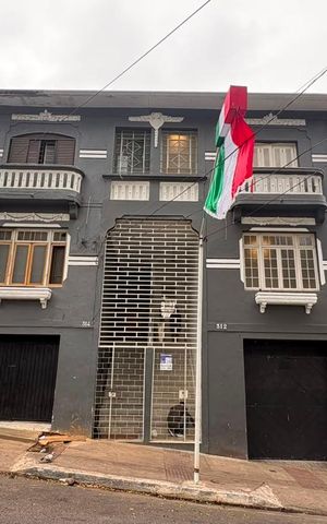 Casa para alugar com 180m², 4 quartos e 1 vaga Casa para alugar com 180m², 4 quartos e 1 vagaFachada