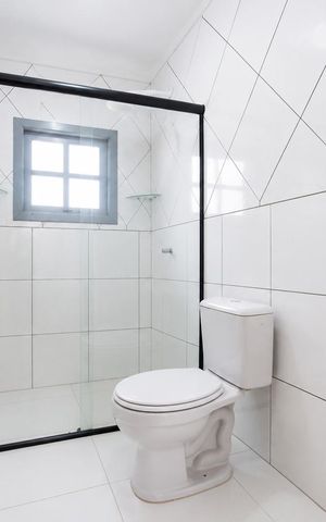 Casa para alugar com 110m², 2 quartos e 2 vagas Casa para alugar com 110m², 2 quartos e 2 vagasBanheiro social