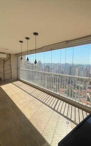 Apartamento à venda com 141m², 3 quartos e 3 vagas Apartamento à venda com 141m², 3 quartos e 3 vagasVaranda