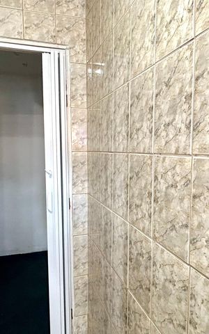 Casa à venda com 150m², 2 quartos e 1 vagaBanheiro 1