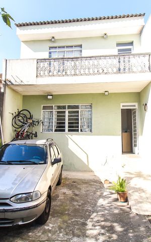 Casa à venda com 40m², 2 quartos e 3 vagas Casa à venda com 40m², 2 quartos e 3 vagasQuintal
