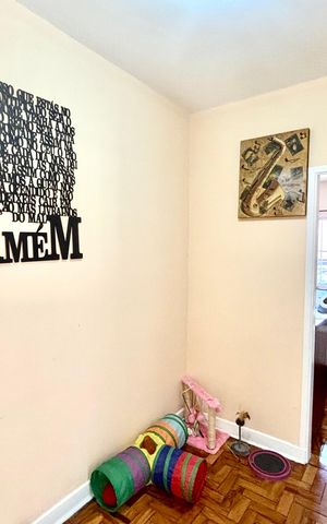 Casa à venda com 60m², 4 quartos e 4 vagas Casa à venda com 60m², 4 quartos e 4 vagasÁrea comum