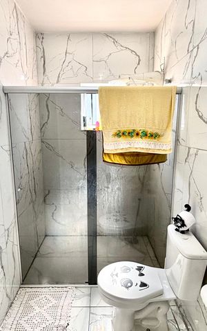 Casa à venda com 60m², 4 quartos e 4 vagas Casa à venda com 60m², 4 quartos e 4 vagasBanheiro 1