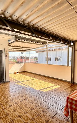 Casa à venda com 60m², 4 quartos e 4 vagas Casa à venda com 60m², 4 quartos e 4 vagasÁrea comum