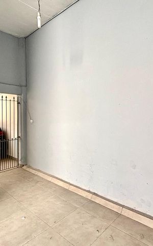 Casa à venda com 60m², 4 quartos e 4 vagas Casa à venda com 60m², 4 quartos e 4 vagasGaragem