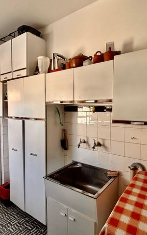 Casa à venda com 60m², 4 quartos e 4 vagas Casa à venda com 60m², 4 quartos e 4 vagasÁrea de serviço