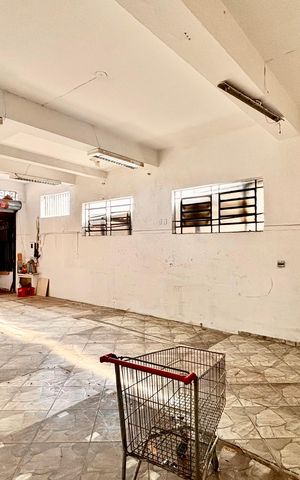 Casa à venda com 60m², 4 quartos e 4 vagas Casa à venda com 60m², 4 quartos e 4 vagasGaragem
