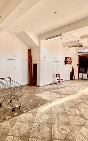 Casa à venda com 60m², 4 quartos e 4 vagas Casa à venda com 60m², 4 quartos e 4 vagasGaragem