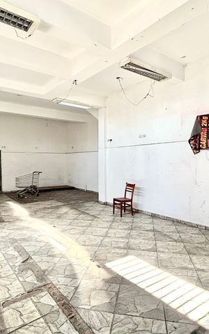 Casa à venda com 60m², 4 quartos e 4 vagas Casa à venda com 60m², 4 quartos e 4 vagasGaragem