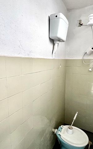 Casa à venda com 60m², 4 quartos e 4 vagas Casa à venda com 60m², 4 quartos e 4 vagasBanheiro 2