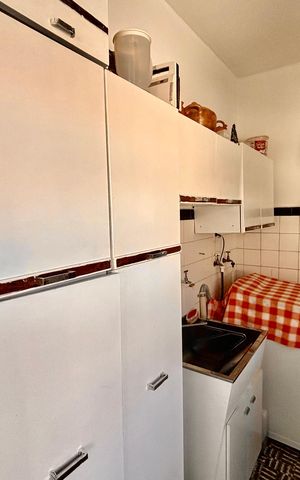 Casa à venda com 60m², 4 quartos e 4 vagas Casa à venda com 60m², 4 quartos e 4 vagasÁrea de serviço