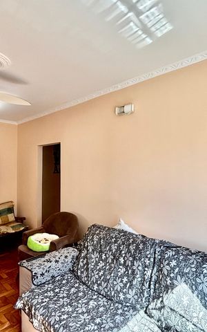 Casa à venda com 60m², 4 quartos e 4 vagas Casa à venda com 60m², 4 quartos e 4 vagasSala