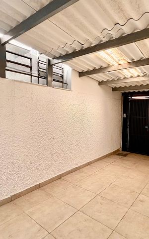 Casa à venda com 60m², 4 quartos e 4 vagas Casa à venda com 60m², 4 quartos e 4 vagasGaragem