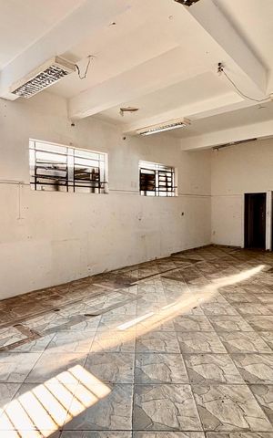 Casa à venda com 60m², 4 quartos e 4 vagas Casa à venda com 60m², 4 quartos e 4 vagasGaragem