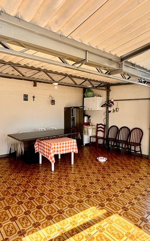 Casa à venda com 60m², 4 quartos e 4 vagas Casa à venda com 60m², 4 quartos e 4 vagasÁrea comum